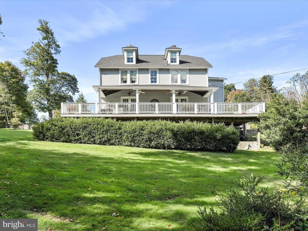 5 bedroom house for sale at 14946 Charmian Rd Blue Ridge Summit - $575,000