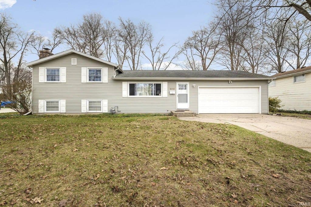 4 bedroom house for sale at 1518 Hass Dr South Bend - $250,000