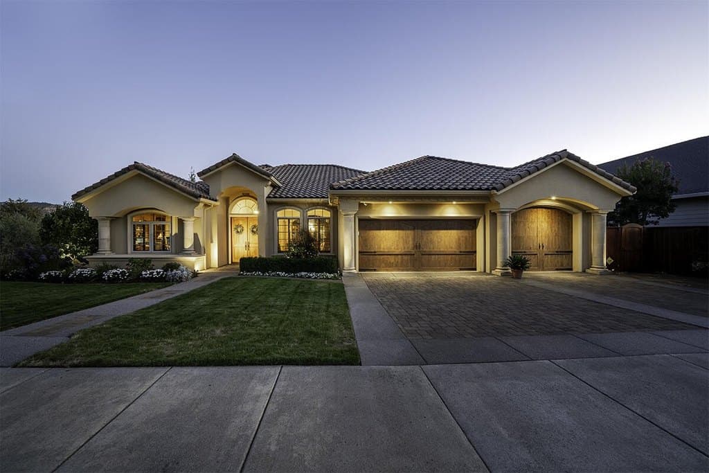3 bedroom house for sale at 4506 Pinnacle Dr Medford - $1,125,000