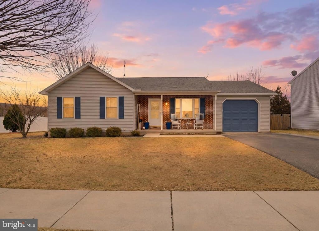 3 bedroom house for sale at 51 Abbotts Dr Abbottstown - $269,900