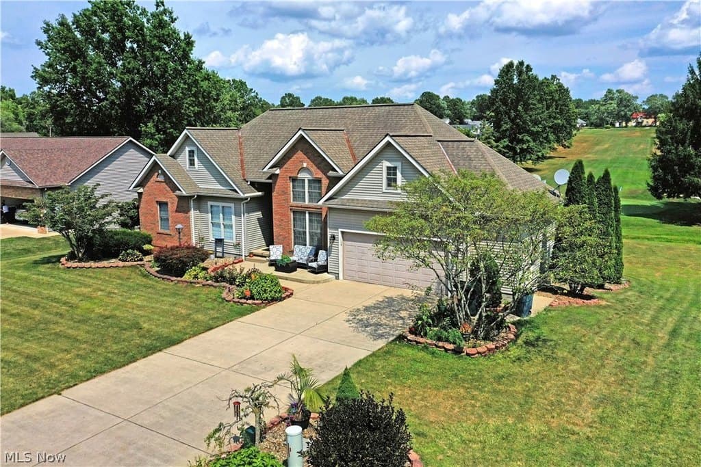 6 bedroom house for sale at 4850 Lynn Pl NW Champion Heights - $439,900