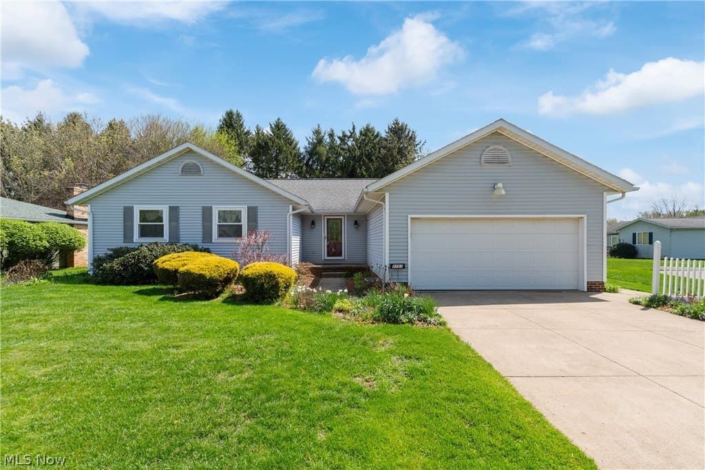 3 bedroom house for sale at 3757 Ramsey Dr Uniontown 44685 - $299,900