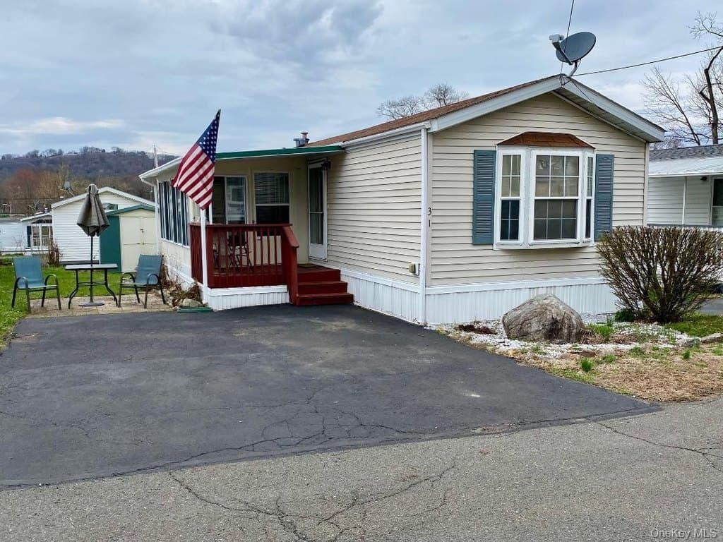 2 bedroom mobile home for sale at 31 Mountain View Trailer Park Stony Point 10980 - $119,900