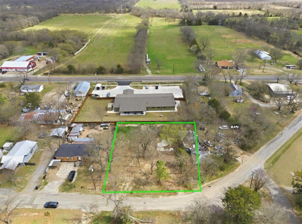 land for sale at 104 S Main St Bonham - $60,000