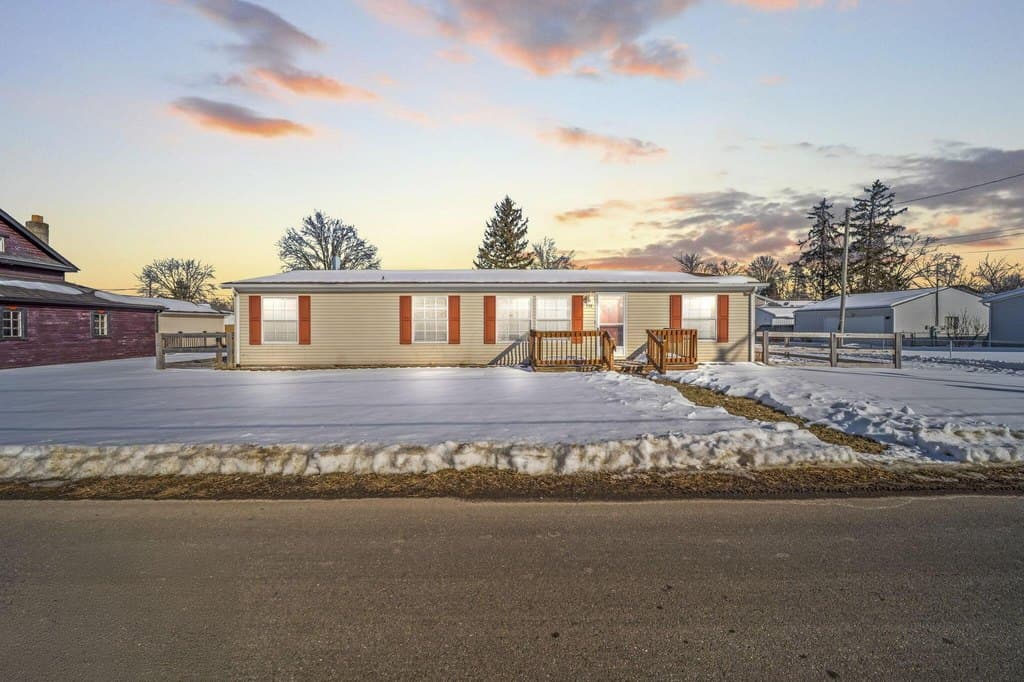 3 bedroom mobile home for sale at 139 Myers Ave Buckeye Lake - $269,500