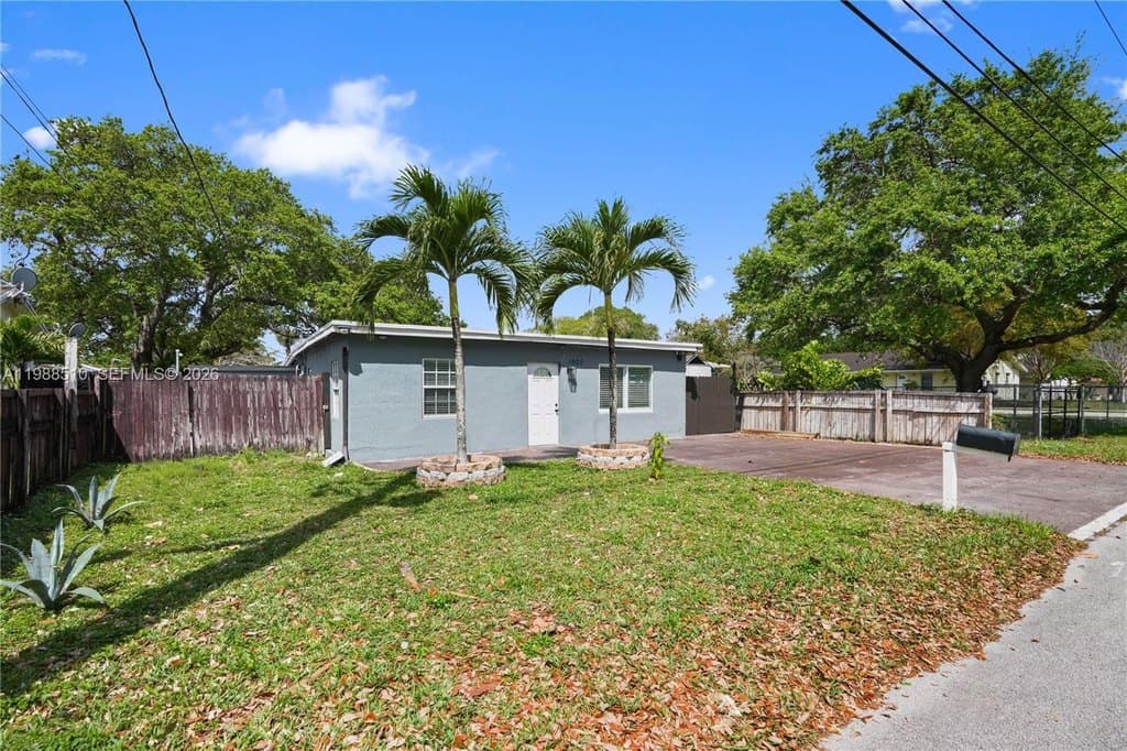 2 bedroom house for sale at 1803 SW 43rd Way Broadview Park - $460,000