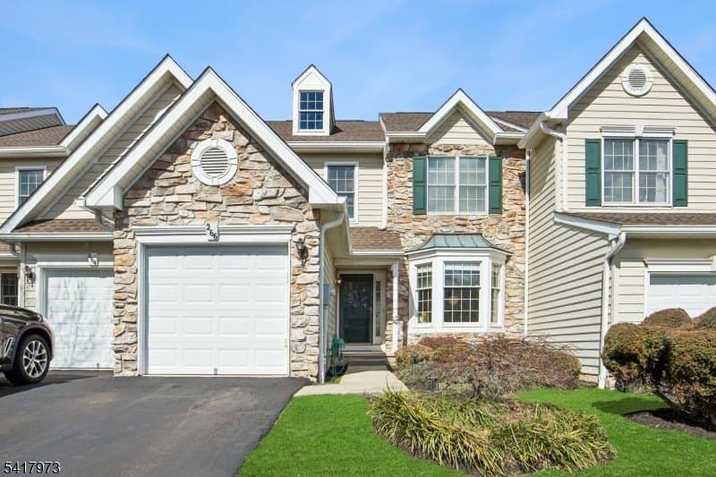 3 bedroom townhouse for sale at 266 Patriot Hill Dr Basking Ridge - $885,000
