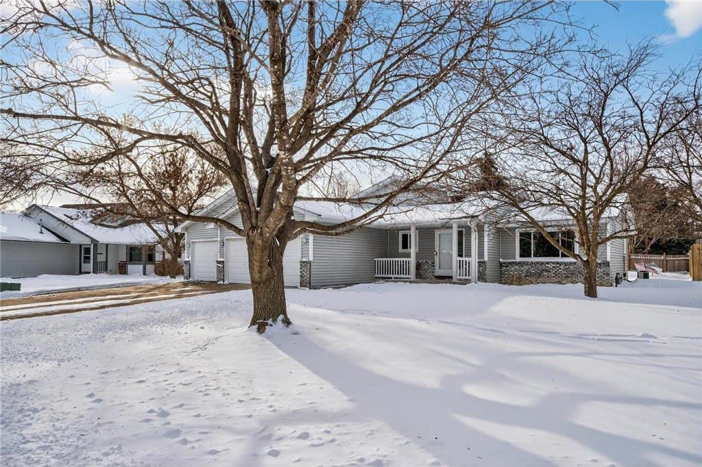 3 bedroom house for sale at 1125 Independence Ln N Champlin - $380,000