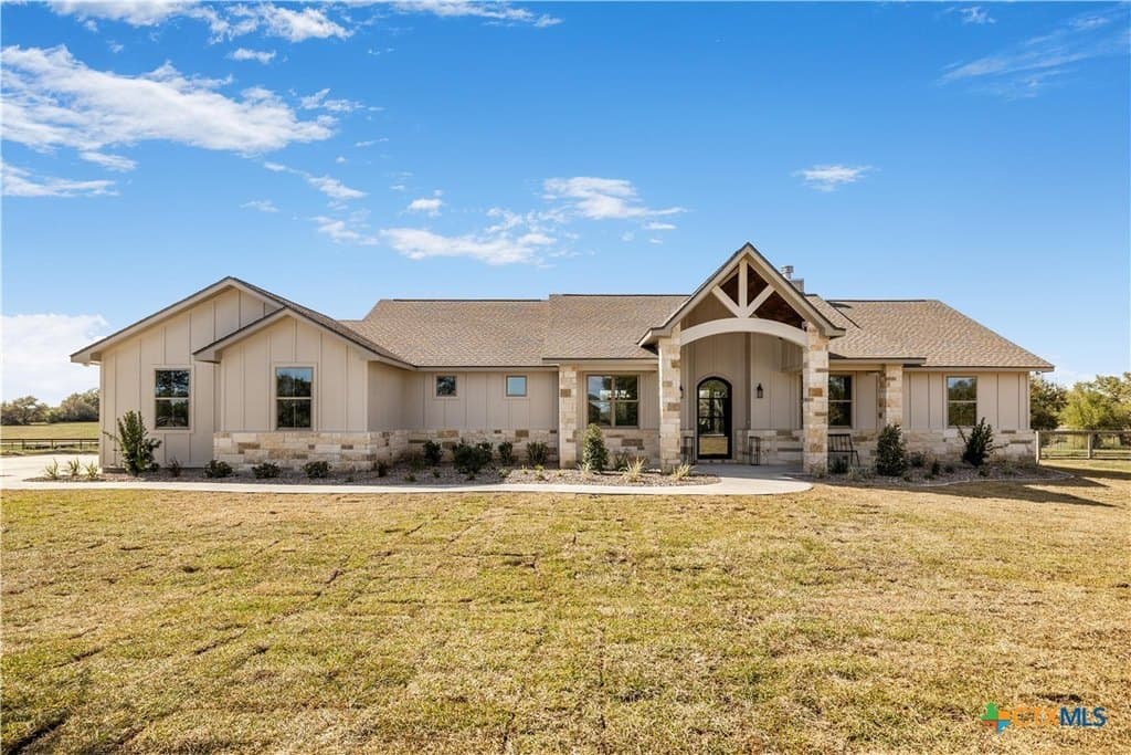 4 bedroom house for sale at 112 Ridgehaven Trl Victoria 77905 - $530,000