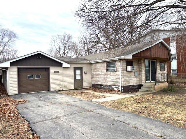 3 bedroom house for sale at 722 W South St Plano 60545 - $119,900