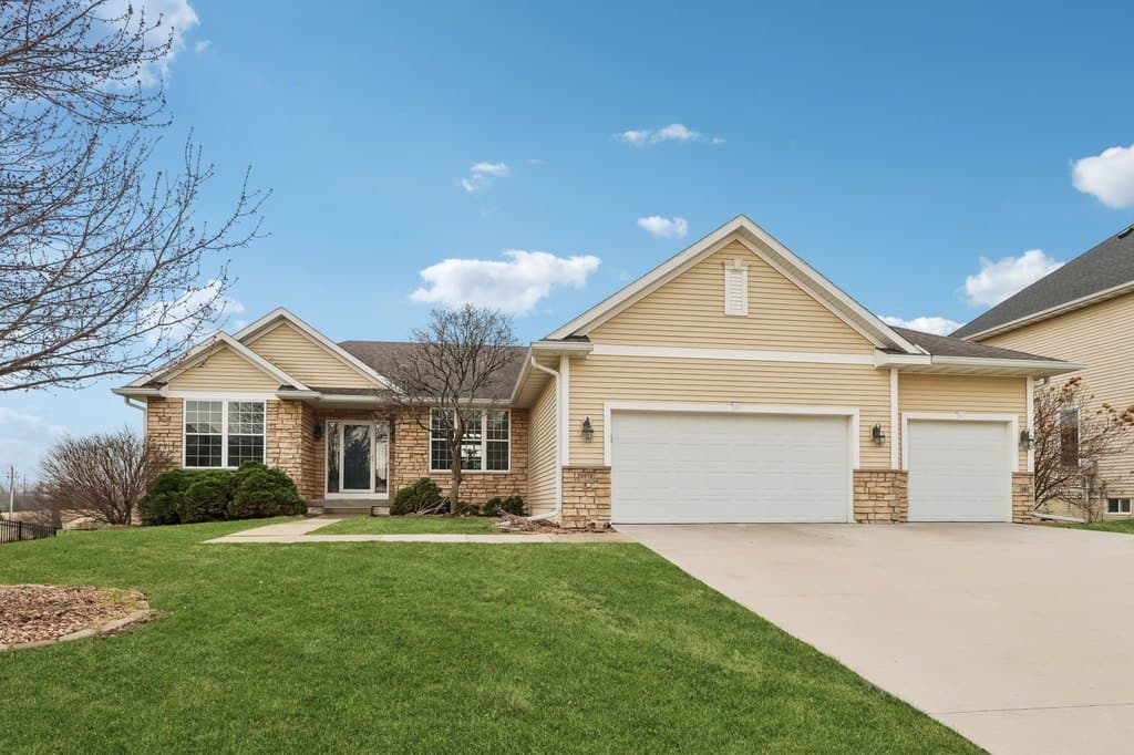 5 bedroom house for sale at 8832 Kingman Dr West Des Moines 50266 - $545,000