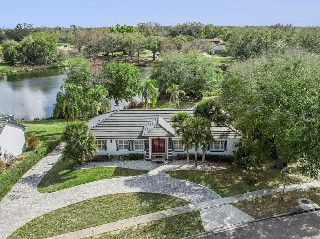 5 bedroom house for sale at 8612 Lost Cove Dr Bay Hill - $998,000