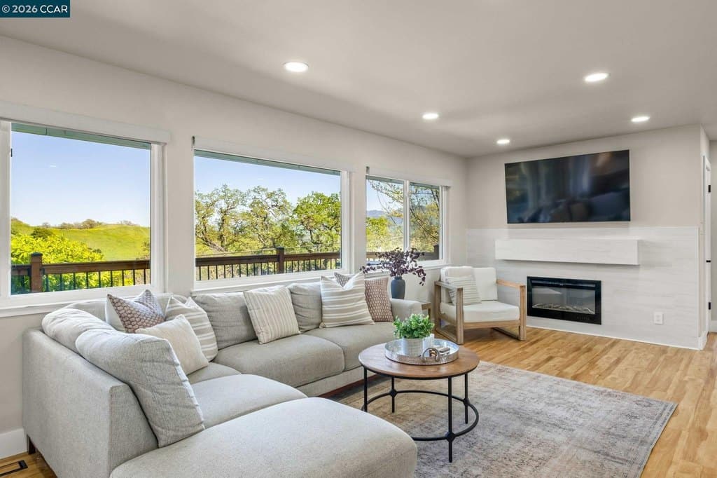 5 bedroom house for sale at 100 Hillcroft Way Acalanes Ridge - $1,800,000
