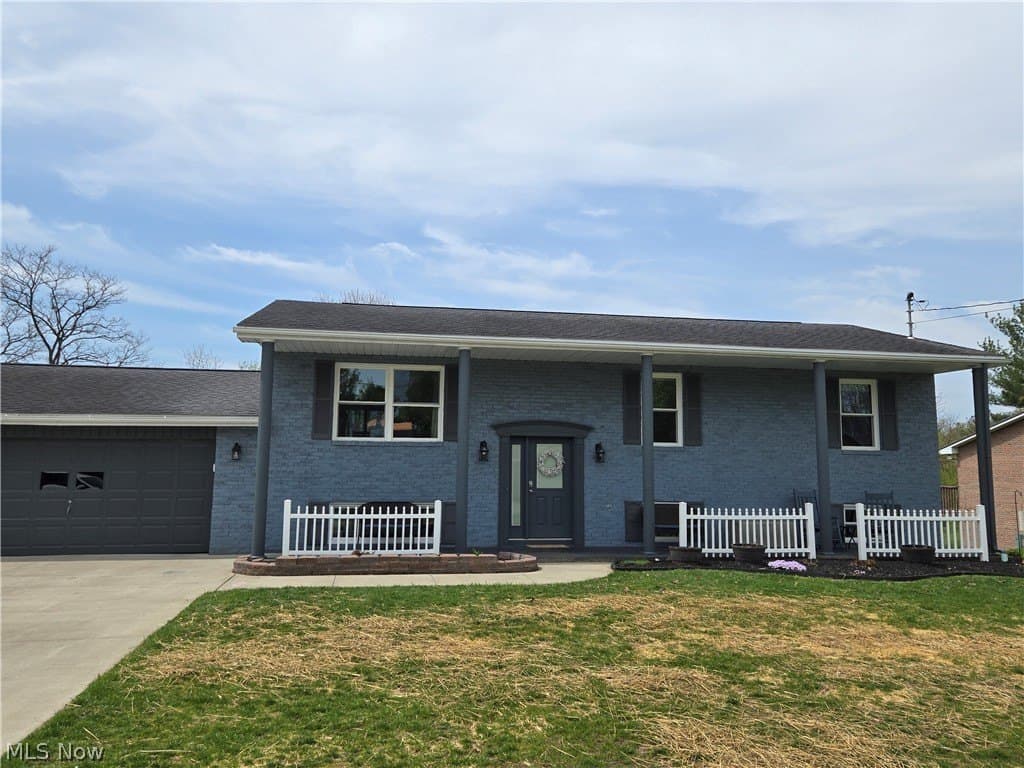 4 bedroom house for sale at 104 Summerset Dr Marietta 45750 - $365,000