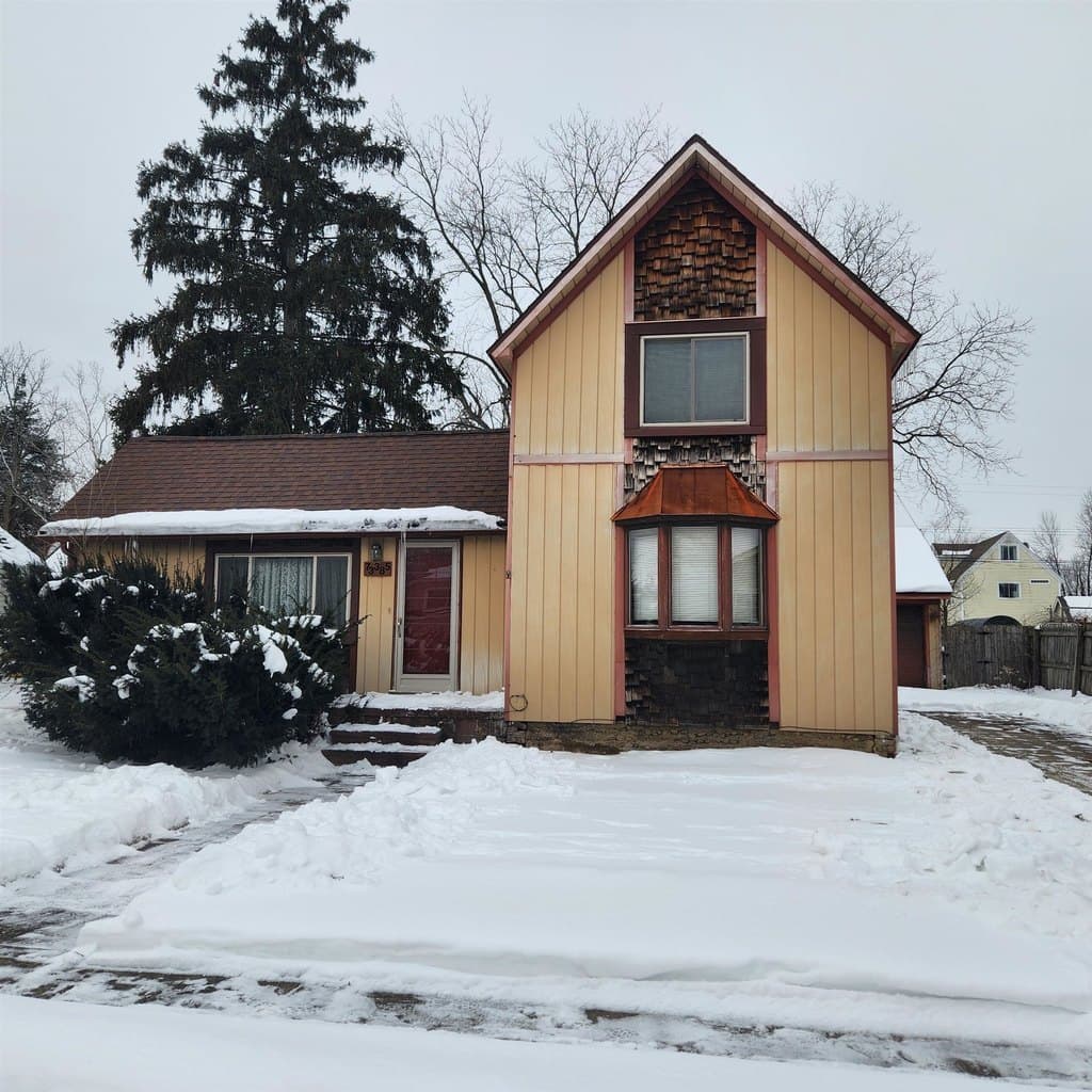 3 bedroom house for sale at 73385 Floral St Armada - $180,000