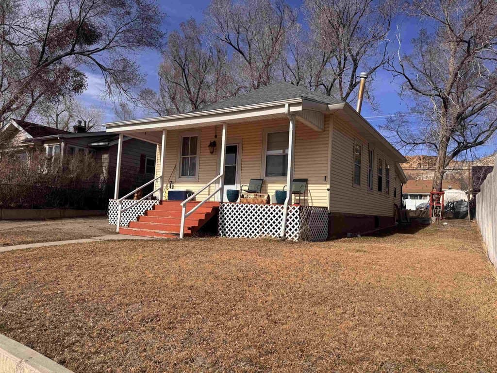 2 bedroom house for sale at 424 W Railroad Ave Green River 82935 - $210,000