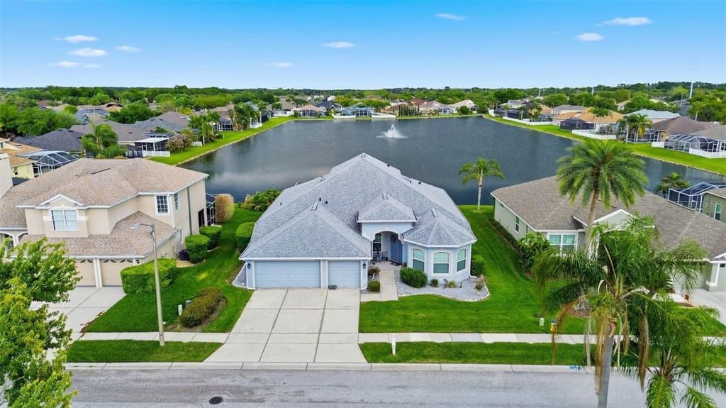 4 bedroom house for sale at 22548 Cliffside Way Land O'Lakes 34639 - $629,500