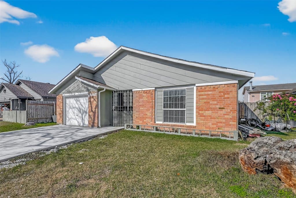 3 bedroom house for sale at 711 Blue Rock Ct Aldine - $230,000