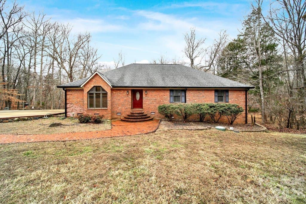 4 bedroom house for sale at 3422 Broach Dr Catawba - $575,000