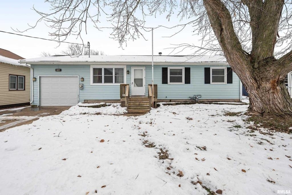 3 bedroom house for sale at 617 6th St Camanche - $165,000