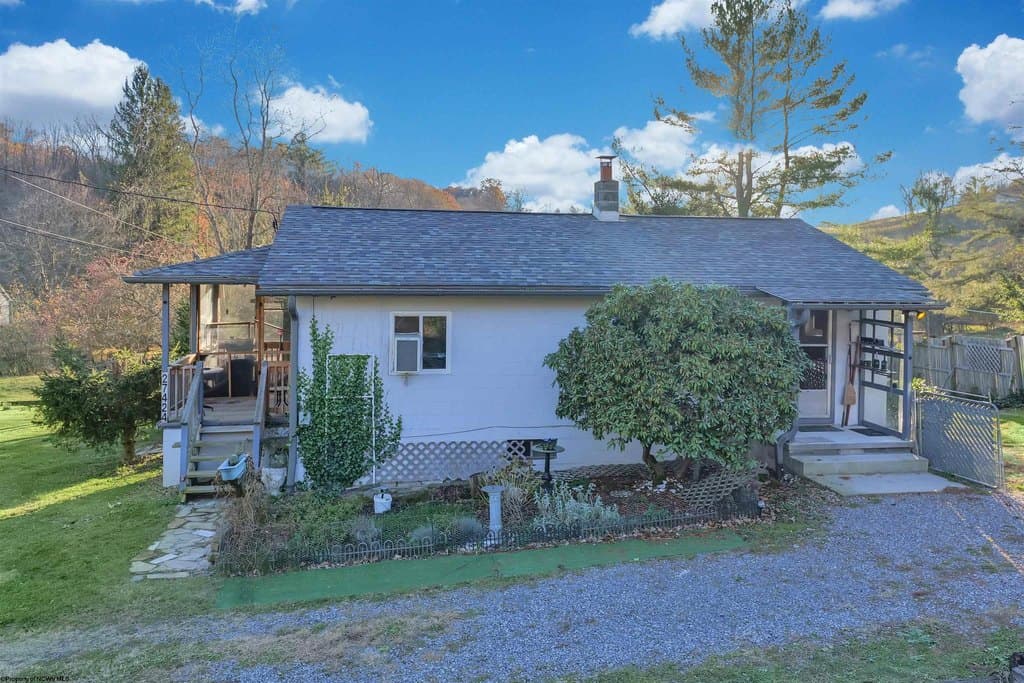 2 bedroom house for sale at 27424 George Washington Hwy Aurora - $149,000