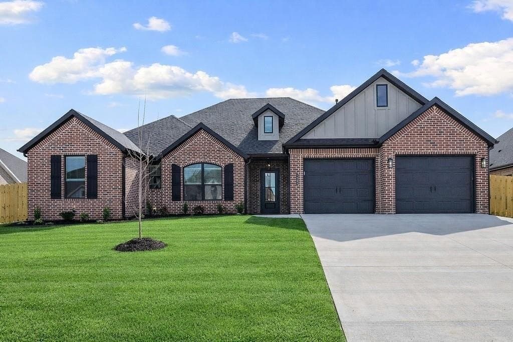 4 bedroom house for sale at 700 Tallwood Ave Cave Springs - $556,660