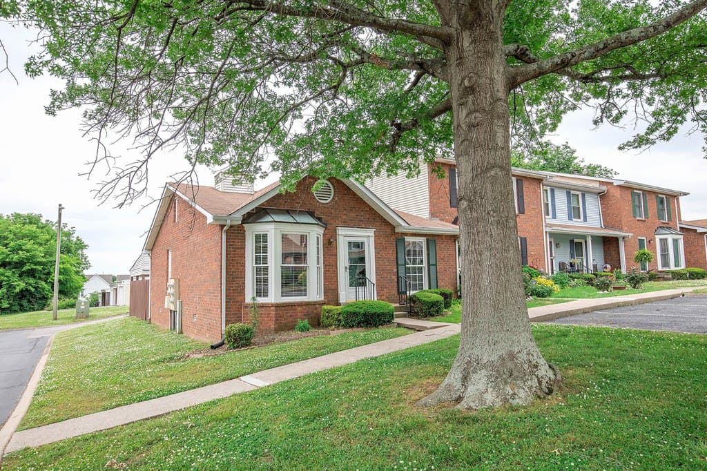 2 bedroom townhouse for sale at 1532 Lewis Rd Nashville - $260,000