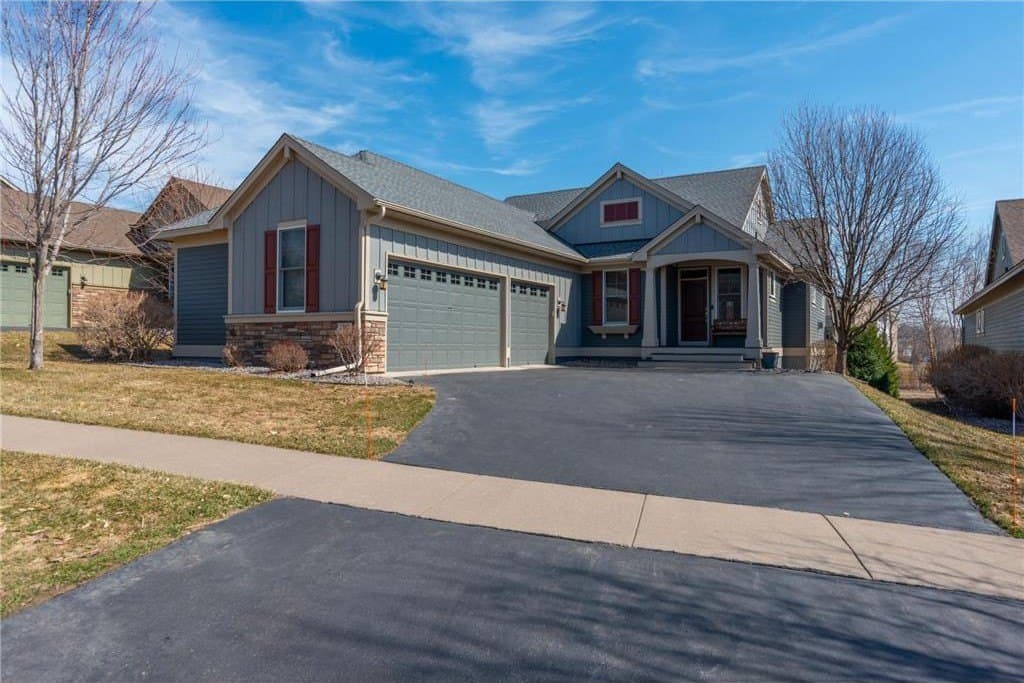 3 bedroom townhouse for sale at 1387 Palisade Path Woodbury 55129 - $794,000