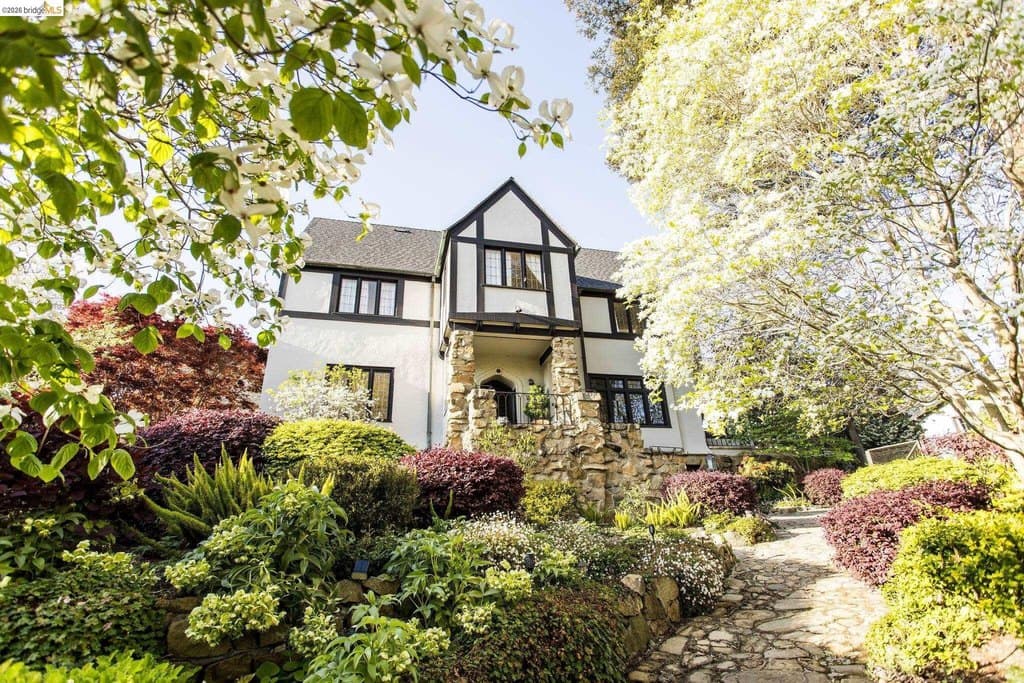 8 bedroom house for sale at 305 Sheridan Ave Piedmont 94611 - $6,398,000