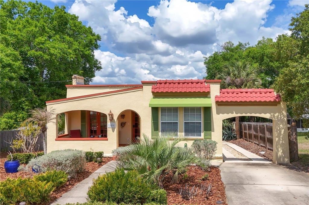 3 bedroom house for sale at 809 Poinsettia Dr Eustis 32726 - $405,000