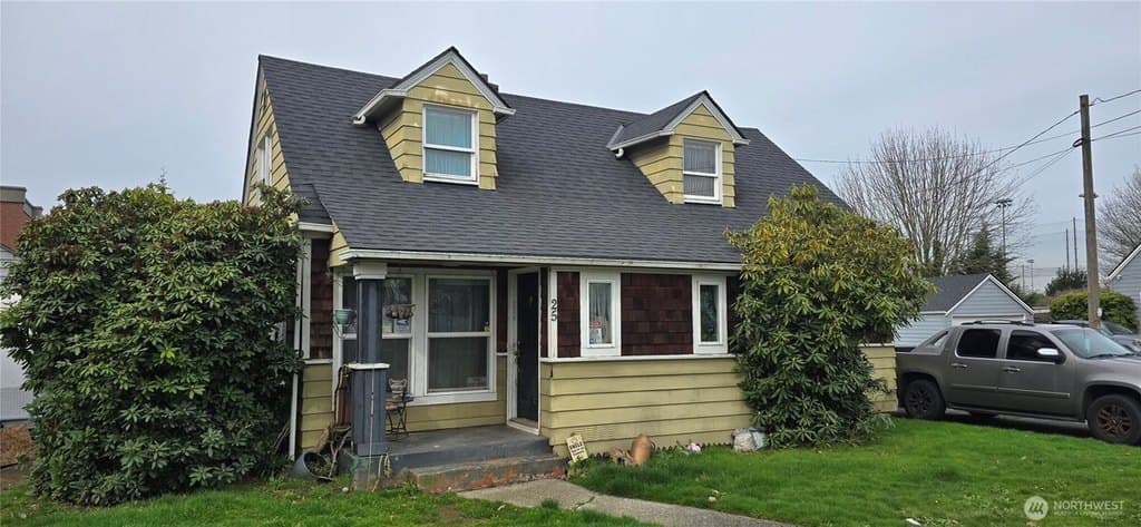 3 bedroom house for sale at 25 J St NE Auburn - $400,000