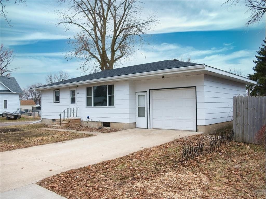 2 bedroom house for sale at 124 3rd Ave S Brownton - $199,900
