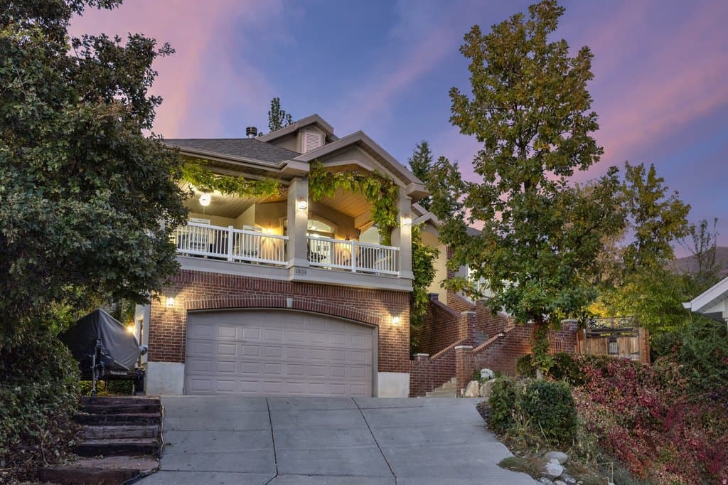 5 bedroom house for sale at 1934 N Horseman Cir Layton 84040 - $800,000