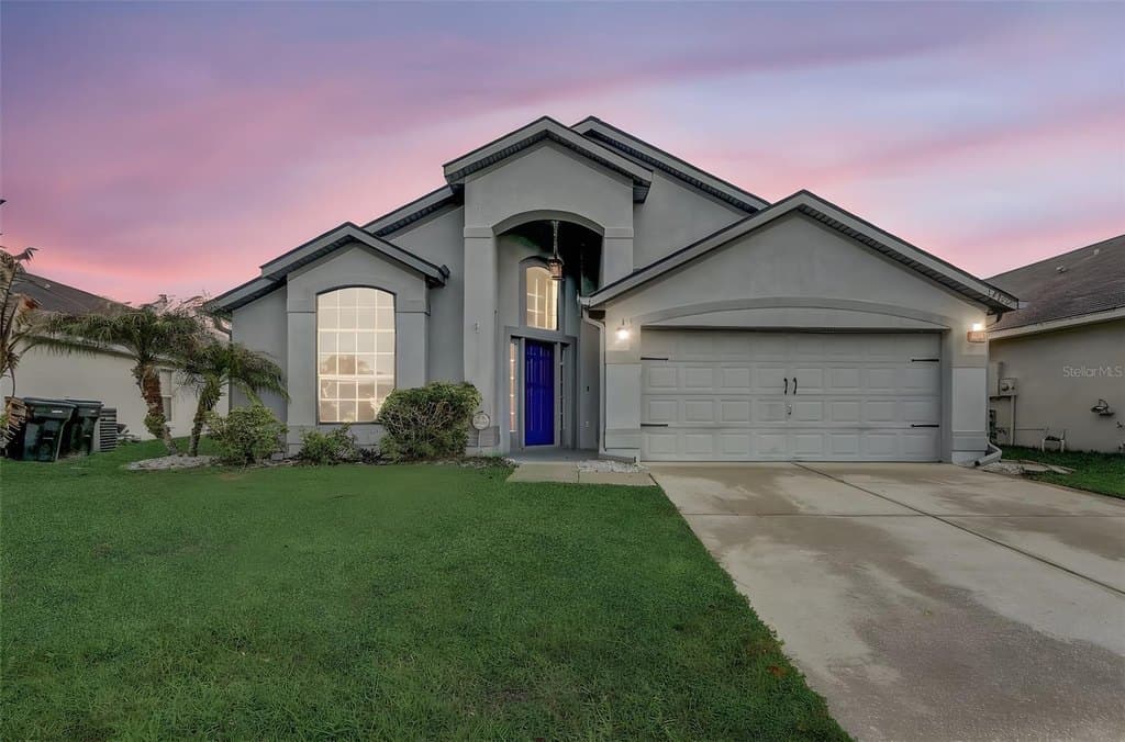 4 bedroom house for sale at 14124 Yellow Wood Cir Alafaya - $460,000