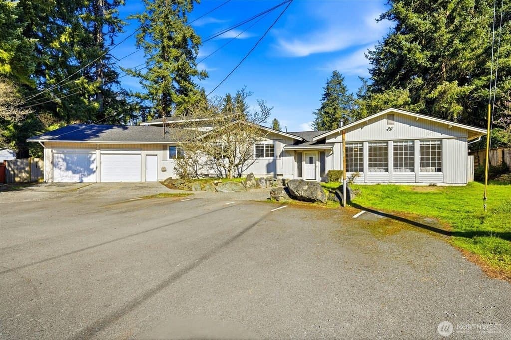 5 bedroom house for sale at 7919 194th Pl SW Edmonds 98026 - $925,000