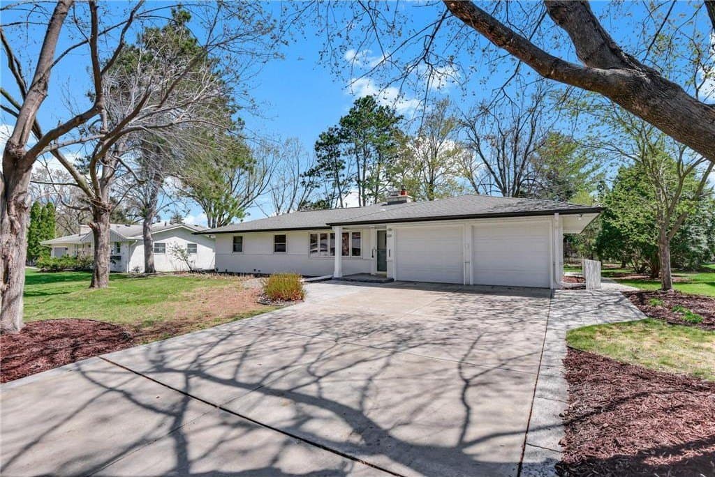 4 bedroom house for sale at 220 Rice Creek Ter NE Fridley 55432 - $399,900