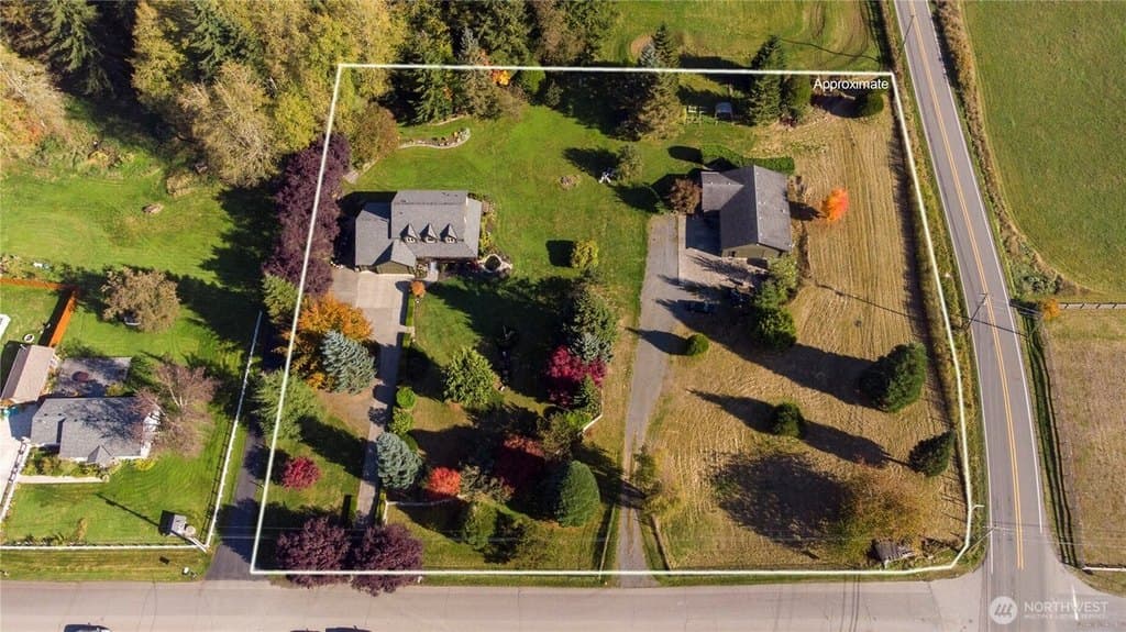 6 bedroom house for sale at 22833 107th Ave NE Arlington Heights - $1,249,950