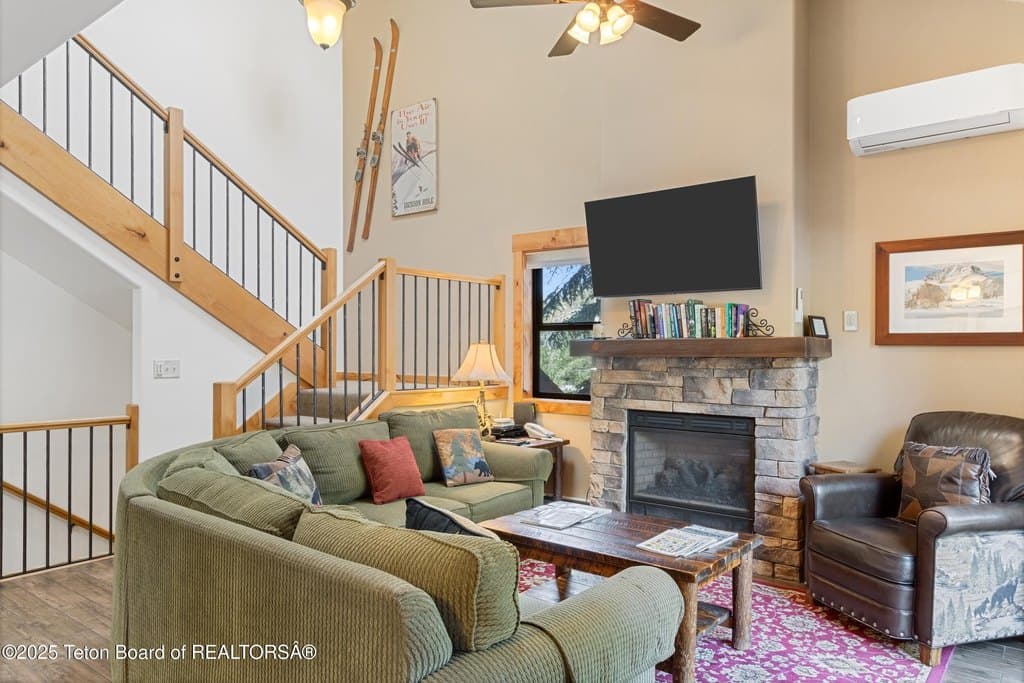 5 bedroom townhouse for sale at 371 Snow King Loop Jackson 83001 - $2,550,000