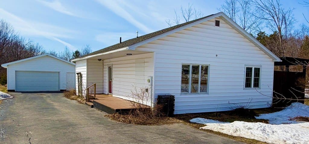 3 bedroom house for sale at 1432 W 14th St Ste Marie Sault Ste Marie 49783 - $244,900