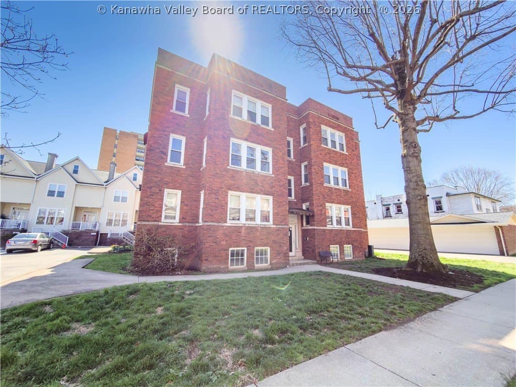 2 bedroom condo for sale at 1313 Lee St E Apt 221 Charleston 25301 - $175,000
