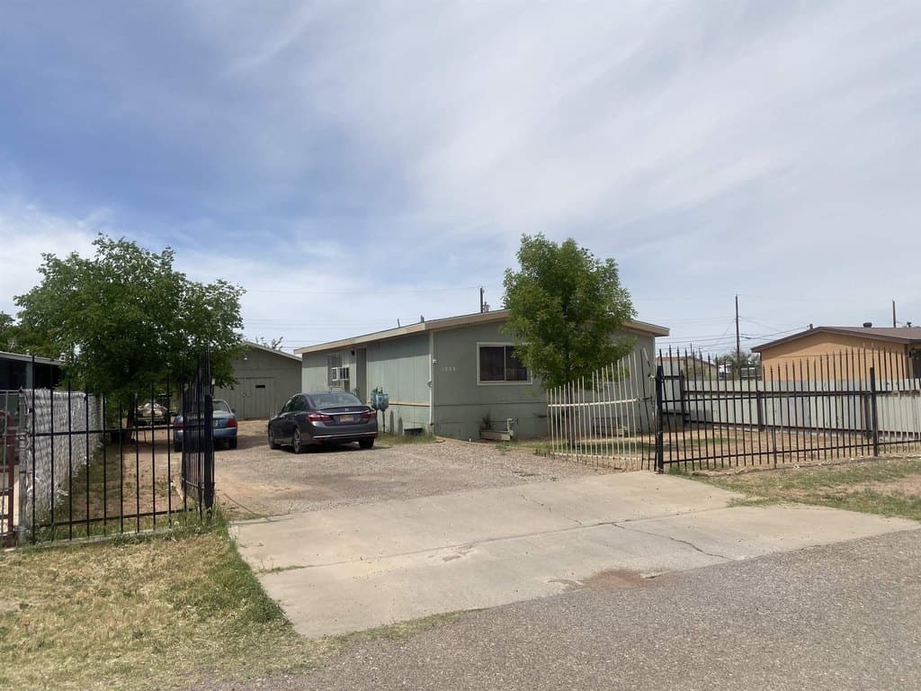 3 bedroom mobile home for sale at 1023 Sleepy Hollow Ave Alamogordo - $129,900