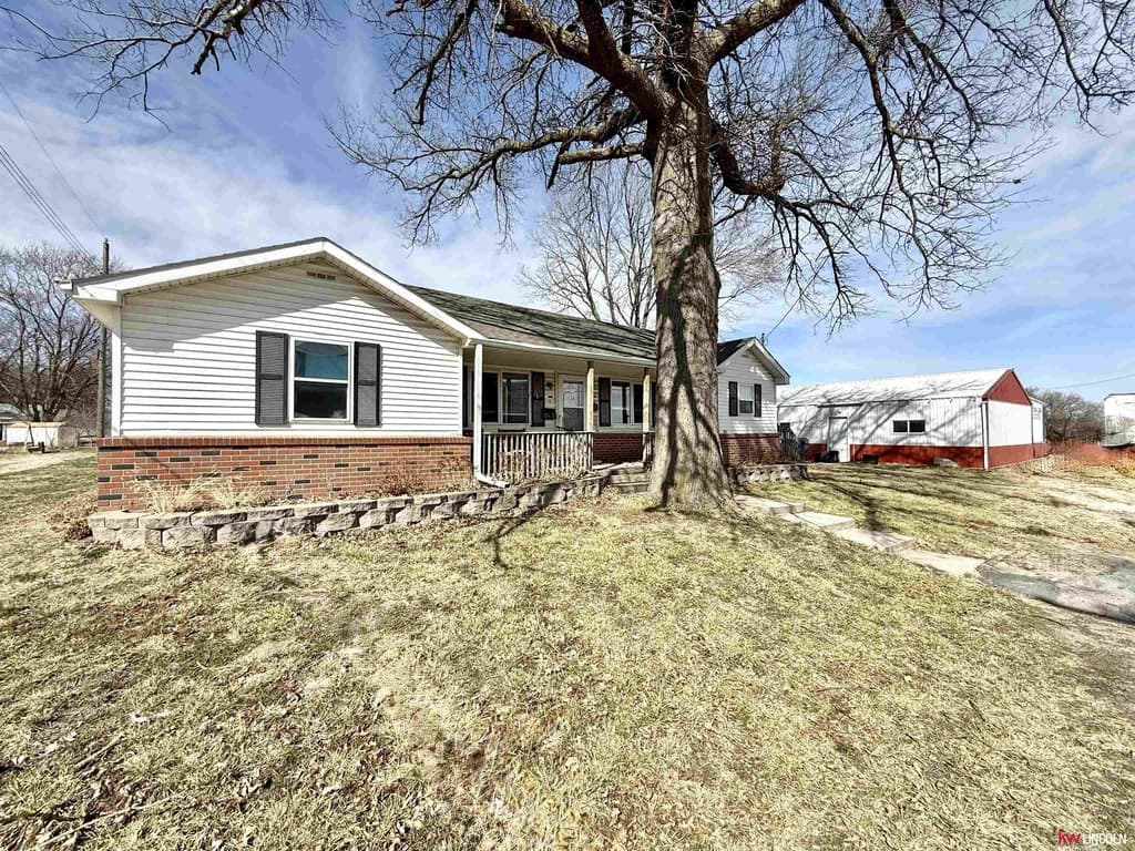 3 bedroom house for sale at 101 8th St Adams - $211,000