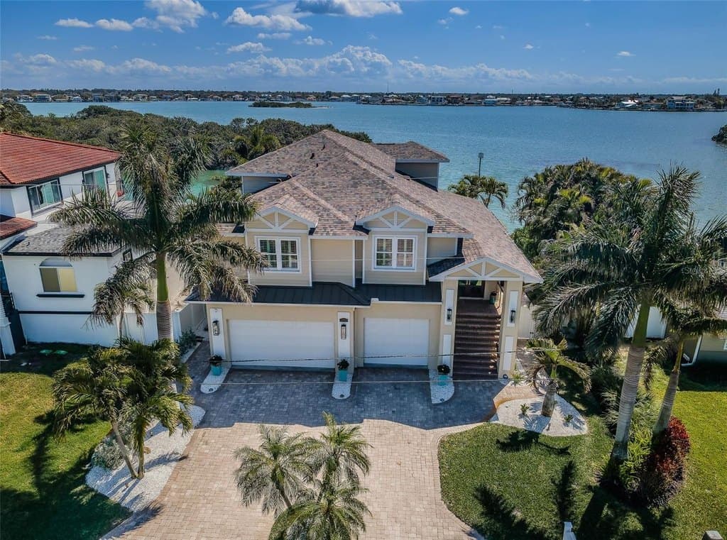 3 bedroom house for sale at 709 Harbor Dr Belleair Beach - $2,399,000