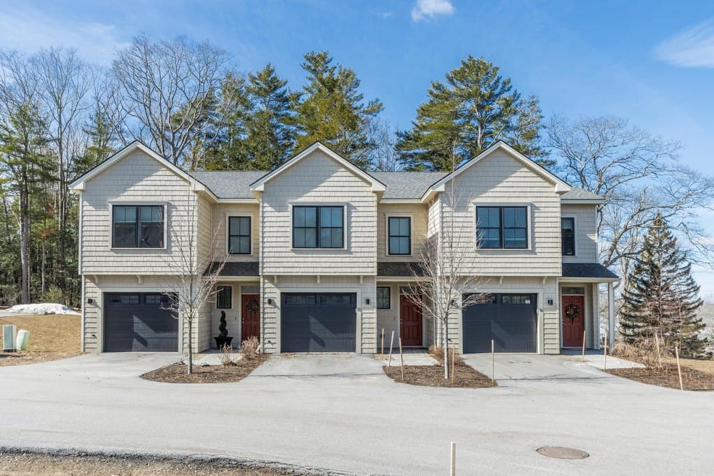 3 bedroom townhouse for sale at 25 Preservation Ln Unit 12 South Portland 04106 - $550,000