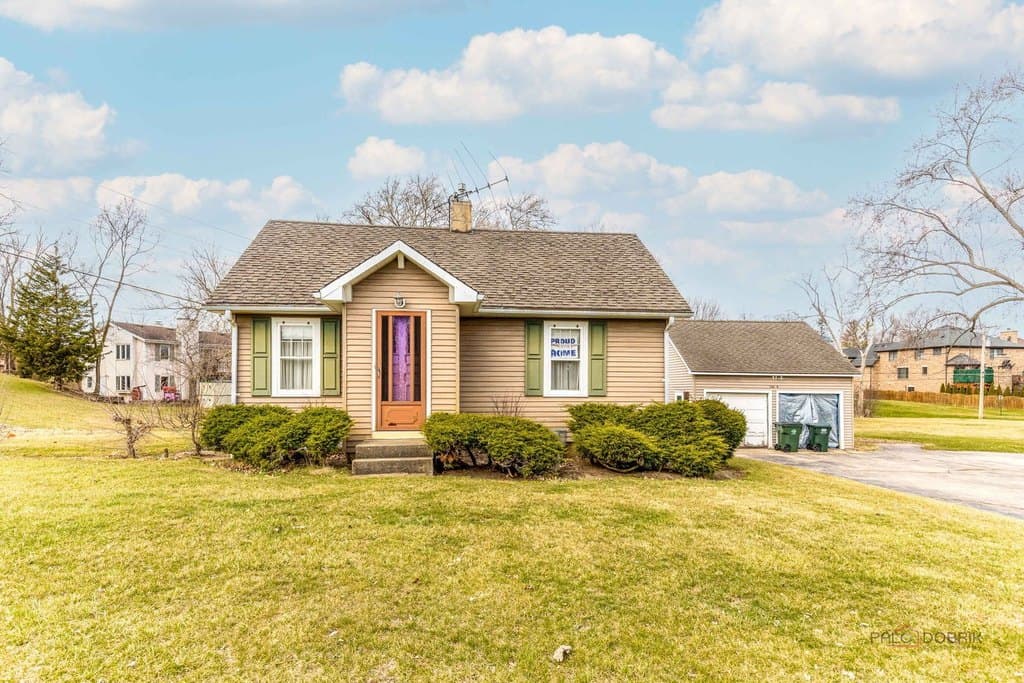 3 bedroom house for sale at 580 N Quentin Rd Palatine 60067 - $450,000