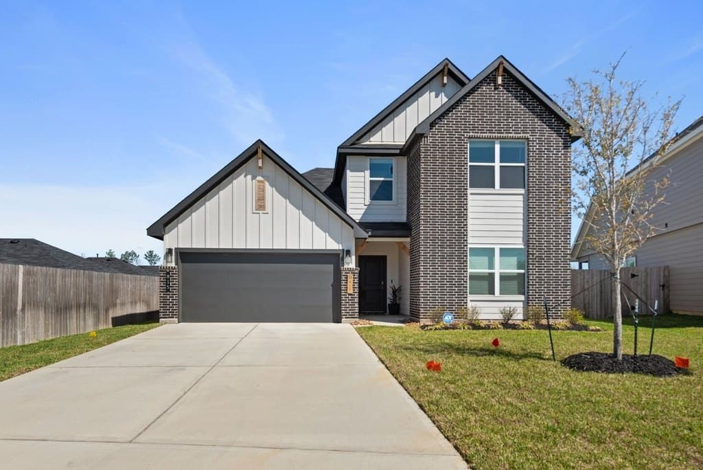 4 bedroom house for sale at 815 Devils Bridge St Conroe 77303 - $385,000