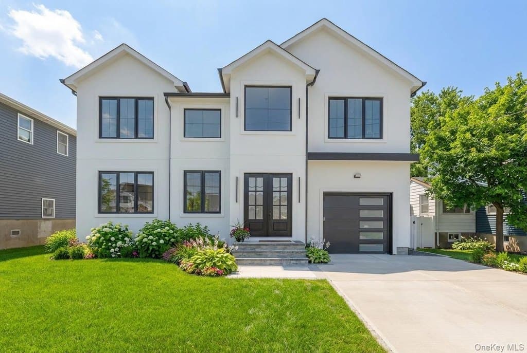 4 bedroom house for sale at 24 Midway St Babylon 11702 - $1,999,995