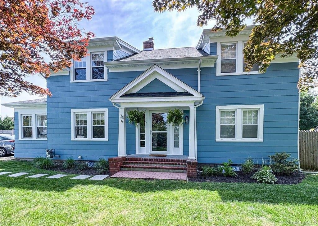 5 bedroom house for sale at 36 Atlantic Ave Blue Point - $865,000