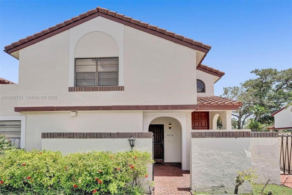 2 bedroom condo for sale at 337 Ives Dairy Rd Apt 12 Ives Estates 33179 - $299,000