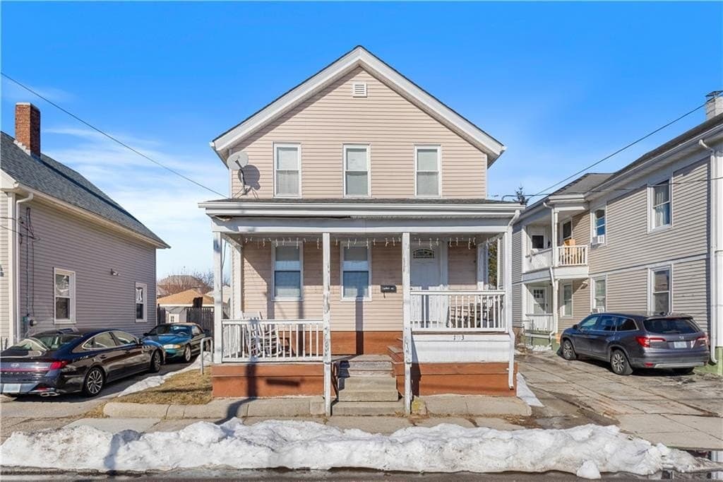 3 bedroom house for sale at 103 Newton St Pawtucket 02860 - $350,000